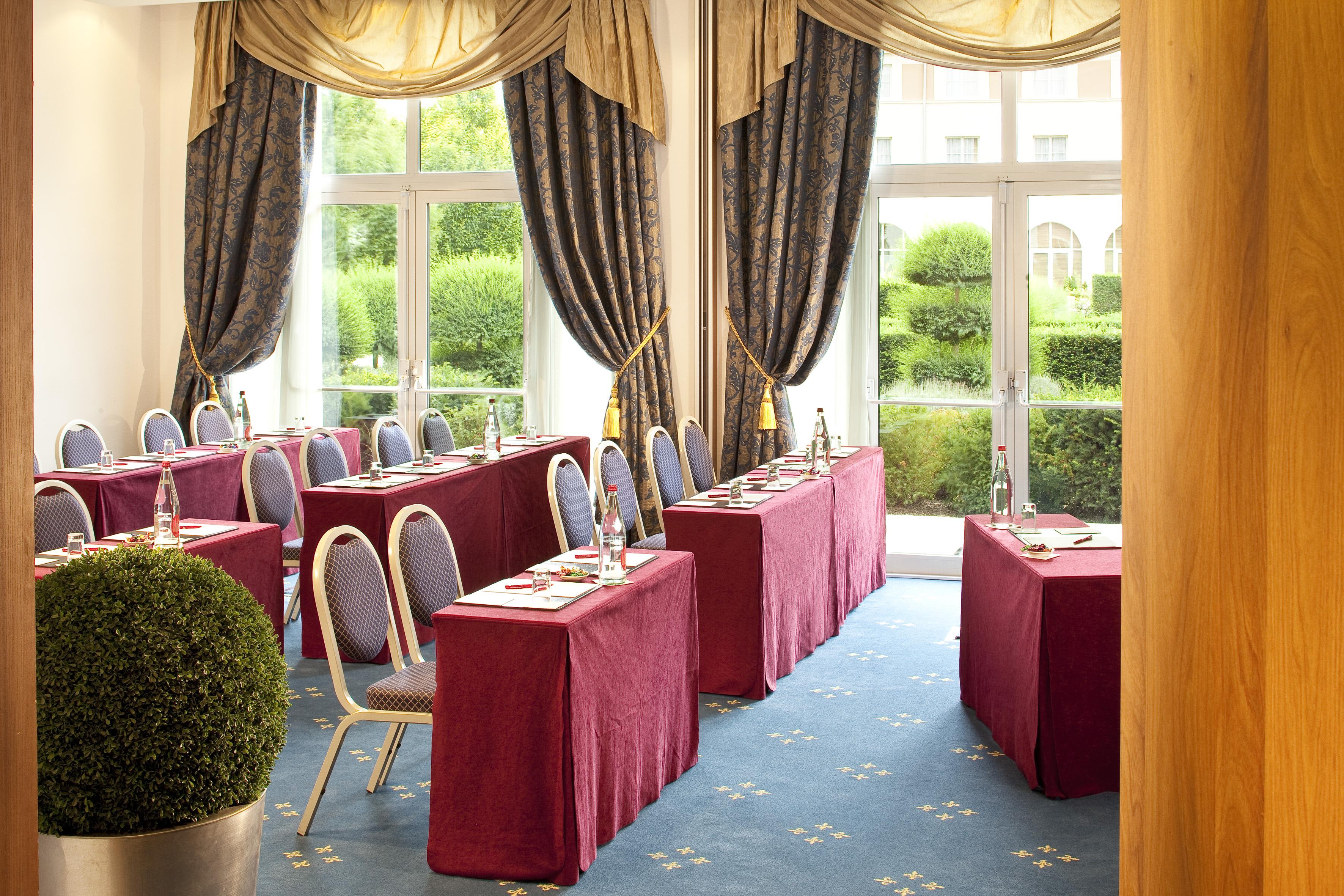 Dream Castle Hotel Marne La Vallee Magny-le-Hongre Exterior photo